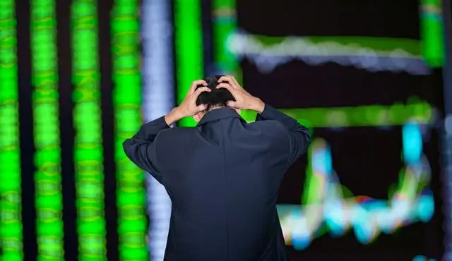 闲钱投资股市策略_借钱炒股风险_杠杆炒股家破人亡